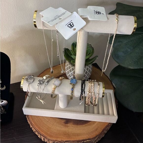 Live Show | Assorted Brands and Sizes - Random Pulls - Picture 8 of 12